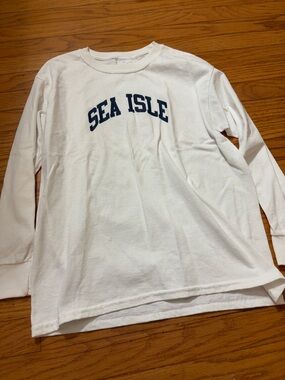 Gildan White Long-Sleeve Tee with Navy SEA ISLE Print girls youth medium